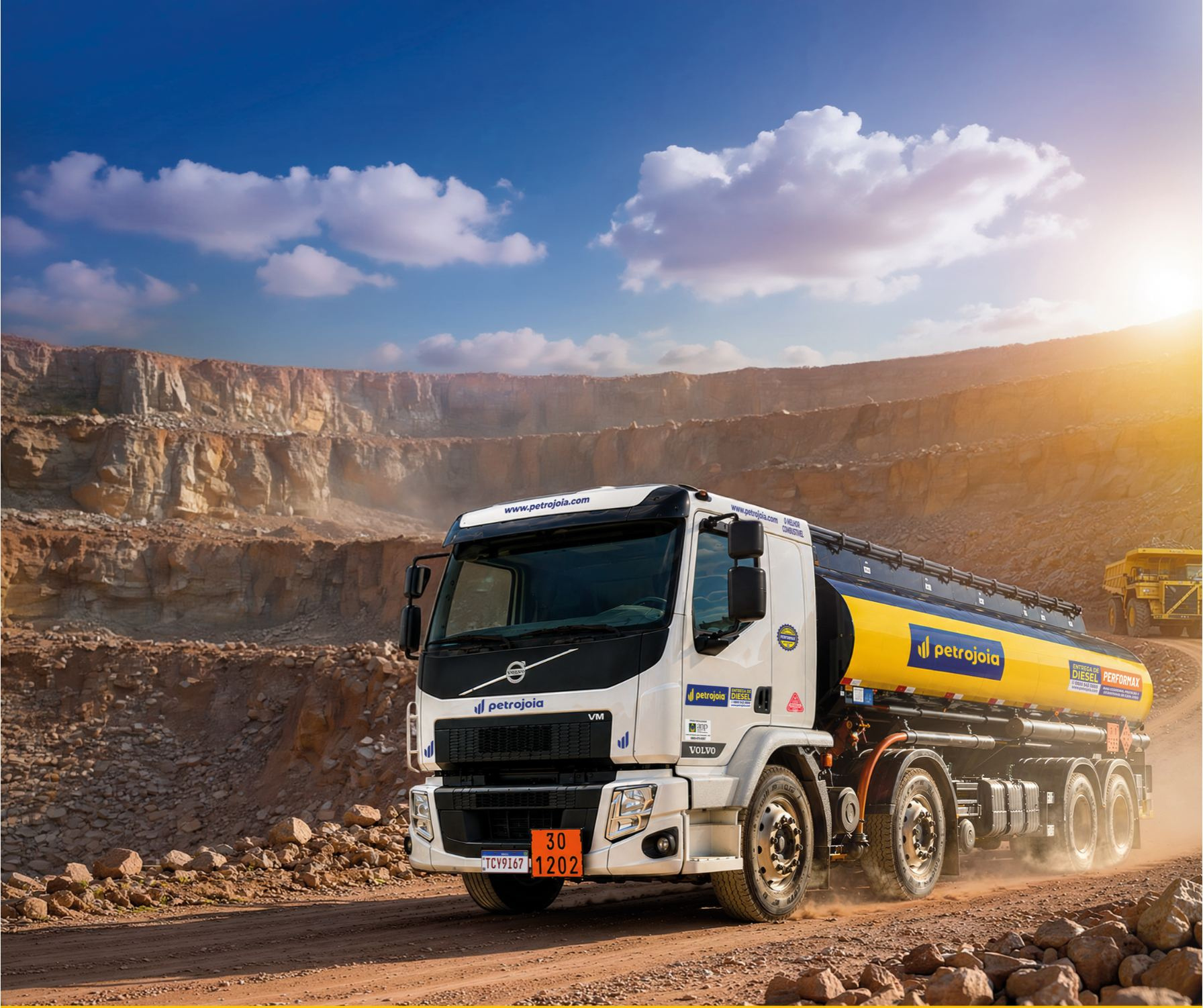 Caminhão-tanque Petrojoia em operação de mineração